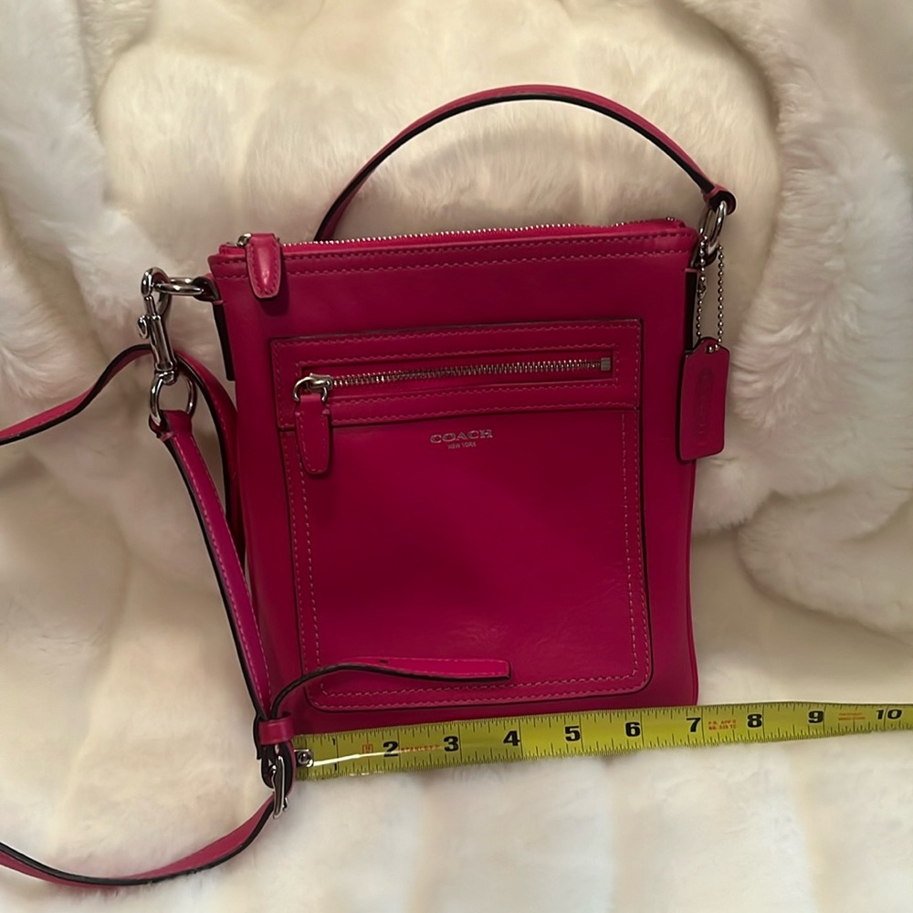 🩷COACH HOT PINK 🩷 Crossbody Bag. Gorgeous alone or with set. All pieces 🩷